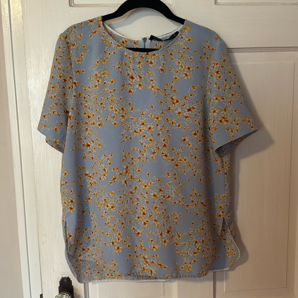 Zara Light Blue Floral Short-Sleeve Blouse